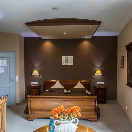 Schloss Neuburg Hotel